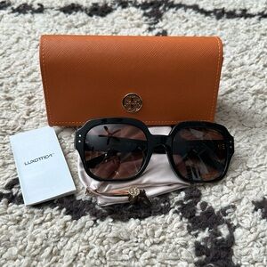 TORY BURCH SUNGLASSES 
OVERSIZED SQUARE LOGO NEW